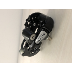 Задній перемикач Shimano Altus RD-M310