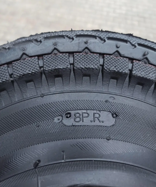 Покришка з камерою 4.00-8 до тачки 8 PR протектор Квадрат