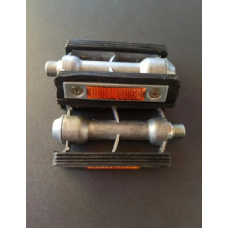 Педалі з перемичкою