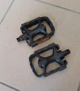 Педалі пластикові на велосипед