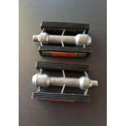 Педалі з перемичкою