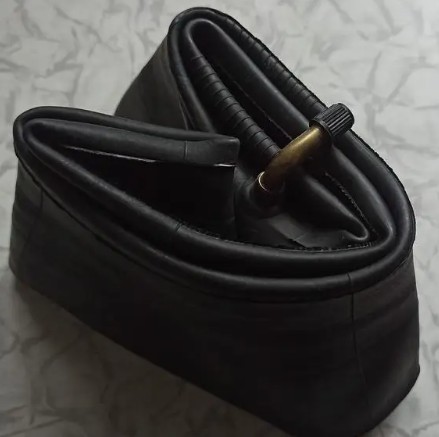 Камера 3.00-10 на скутер гнутий вентиль