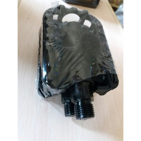 Педалі дитячі