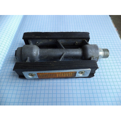 Педалі з перемичкою