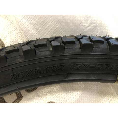 Покришка 26*2.125 шипована на велосипед