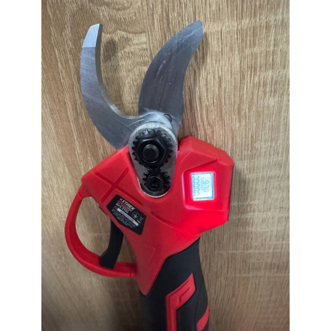 Секатор акумуляторний STARK BPS-2130