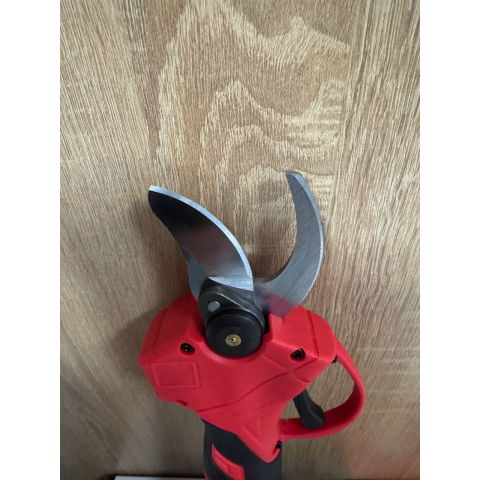 Секатор акумуляторний STARK BPS-2130