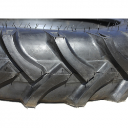 Покришка з камерою 12.4*28 "ялинка" 46,00 кг