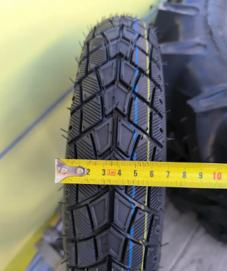 Покришка 3.00-10 на скутер безкамерна мікрошип Компас