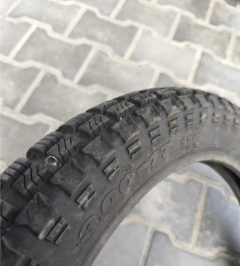 Покришка 3.00-17 Вживана на мотоцикл Альфу Дельту Мустанг шипована