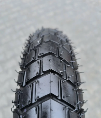 Безкамерна шина 90.90-12 на скутер з протектором