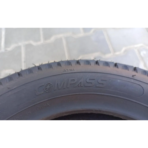 Покришка на скутер 3.00-10 безкамерна COMPASS 
