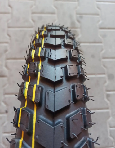 Покришка з камерою 3.00-18 на мотоцикл Минск шипована SC-TYRE