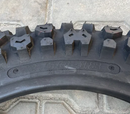 Скат з камерою 3.50-18 на мотоцикл Іж KI-914 шипована Кросова