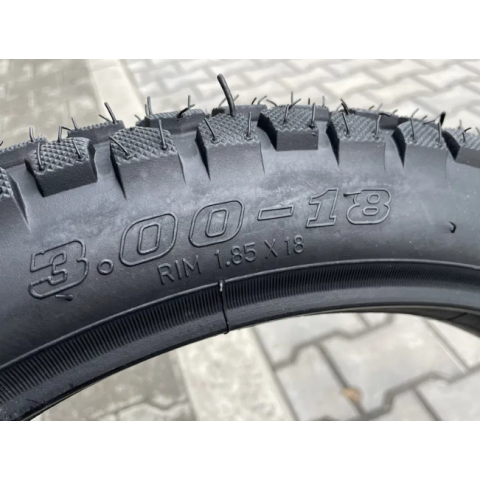 Покришка з камерою 3.00-18 для мотоцикла Минск шипована