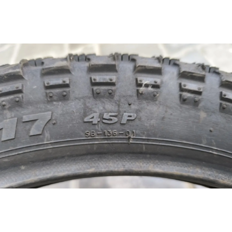 Покришка 3.00-17 Вживана на мотоцикл Альфу Дельту Мустанг шипована