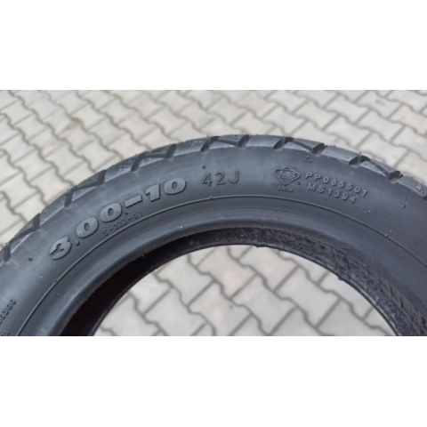 Покришка на скутер 3.00-10 Делі Таєр S-223 безкамерка Індонезія 