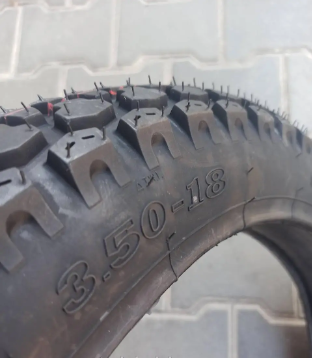 Покришка 3.50-18 В'єтнам SRC-546 6 PR до мотоцикла шипована