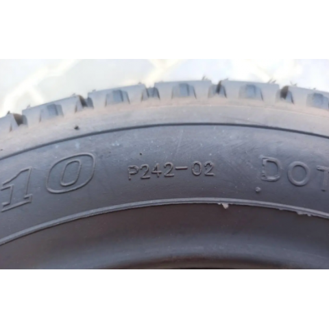 Покришка на скутер 3.00-10 безкамерна COMPASS 