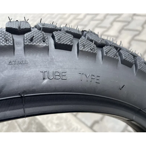 Покришка з камерою 3.00-18 для мотоцикла Минск шипована