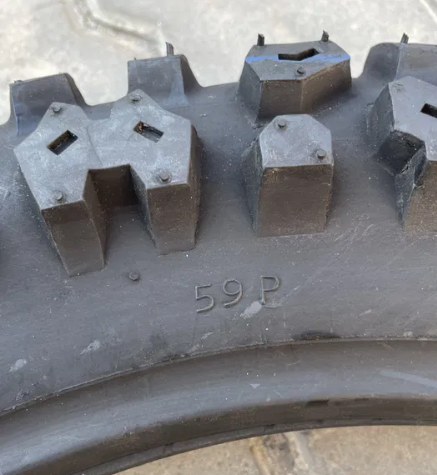 Скат з камерою 3.50-18 на мотоцикл Іж KI-914 шипована Кросова