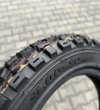 Покришка шипована 3.00-10 безкамерка на скутер Хонда 