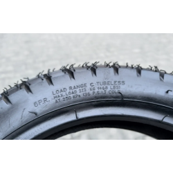 Безкамерна шина 90.90-12 на скутер з протектором