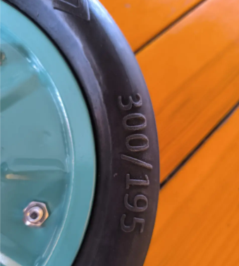 Колесо безкамерне для тачки 300 мм під вісь 20 мм в зборі гусматік