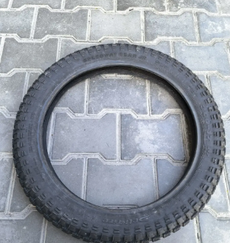 Покришка 3.00-17 Вживана на мотоцикл Альфу Дельту Мустанг шипована