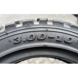Покришка шипована 3.00-10 безкамерка на скутер Хонда 