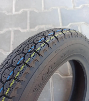 Покришка на скутер 3.00-10 безкамерна COMPASS 