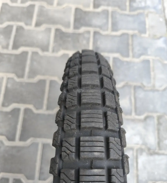 Покришка 3.00-17 Вживана на мотоцикл Альфу Дельту Мустанг шипована