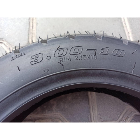 Покришка 3.00-10 Тайвань Безкамерка на скутер Хонда Сузукі SC-TYRE