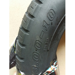 Шина 3.00-10 на скутер, безкамерна в Україні