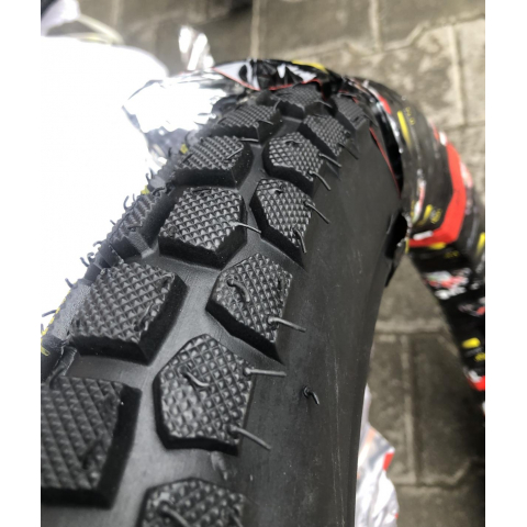 Покришка з камерою 3.00-18 для мотоцикла Минск шипована
