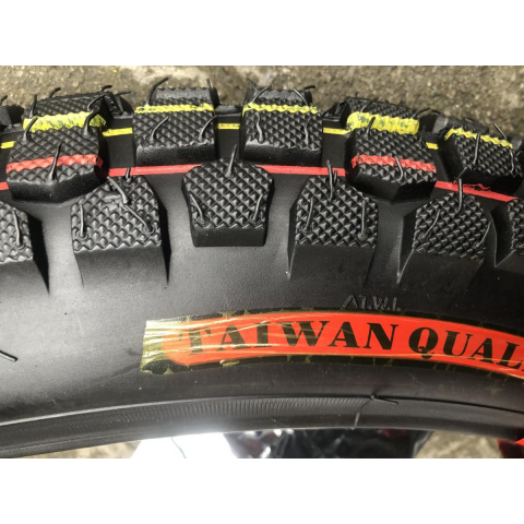 Покришка з камерою 3.00-18 для мотоцикла Минск шипована