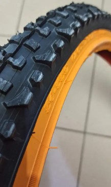Велошина 26*1.95 шипована В'єтнам