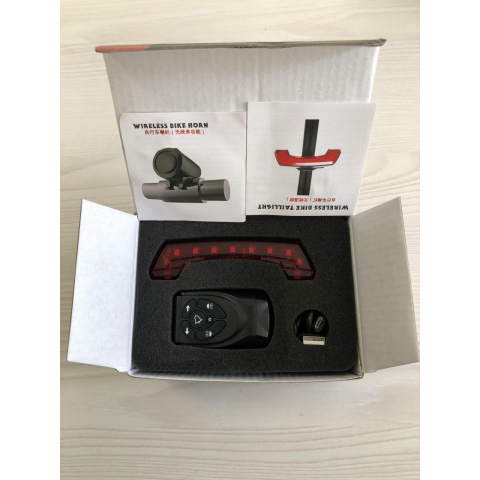 Задній стоп із поворотниками бездротовий для велосипеда Bike Horn Taillight