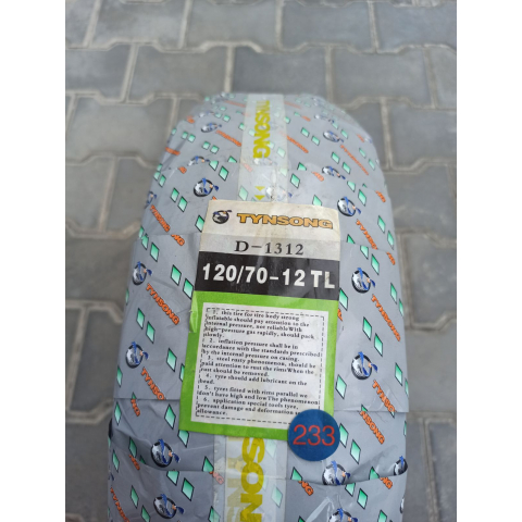Покришка 120.70-12 фірми TYNSONG безкамерна на скутер