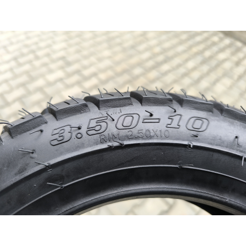 Покришка на скутер 3.50-10 Безкамерка Тайвань SC-Tyre
