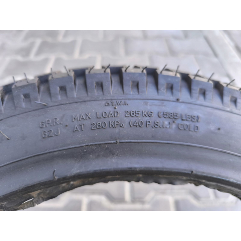 Покришка мото 3.50-18 з камерою протектор квадратний шип