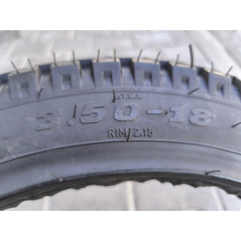 Покришка мото 3.50-18 з камерою протектор квадратний шип