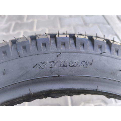 Покришка мото 3.50-18 з камерою протектор квадратний шип