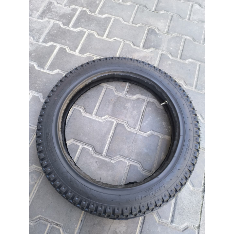 Покришка мото 3.50-18 з камерою протектор квадратний шип
