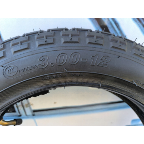 Покришка 3.00-12 (80/90-12) з камерою 4PR до скутера/тачки/причепа